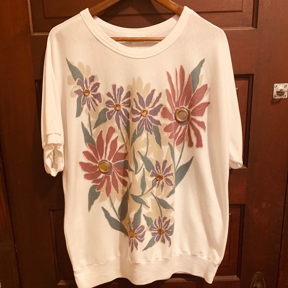 D.K. GOLD Tops - Incredible Vintage Floral Top 🌻